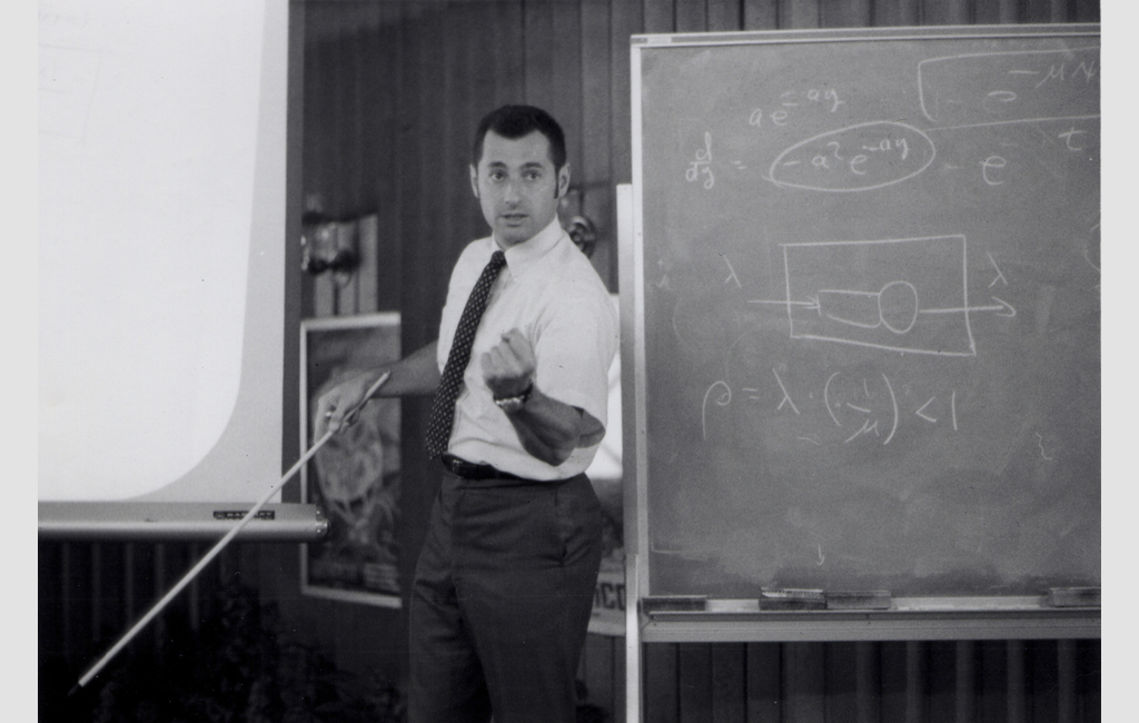 Professor Kleinrock teaching a computer science class in 1970